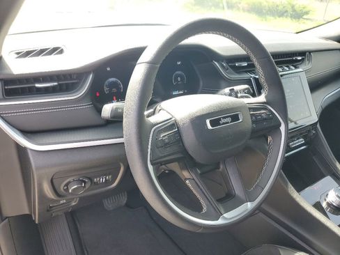 Used 2024 Jeep Grand Cherokee Altitude AWD/4WD image 10