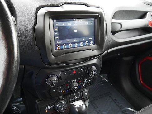 Used 2018 Jeep Renegade Trailhawk w/ Cold Weather Group II image 31