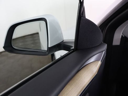 Used 2023 Tesla Model Y AWD image 31