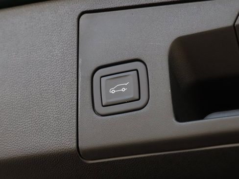 Used 2024 Cadillac XT4 Luxury w/ Cold Weather Package image 8