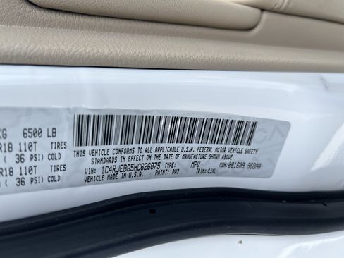Used 2017 Jeep Grand Cherokee Limited RWD image 34