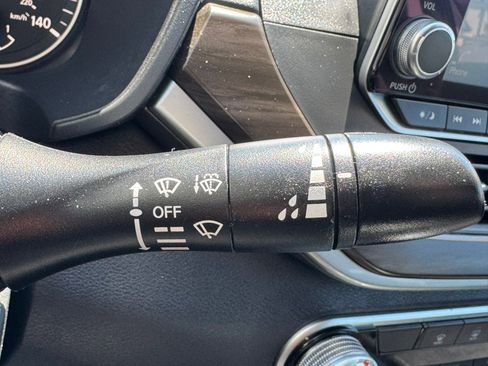 Used 2024 Nissan Altima 2.5 SV FWD image 18