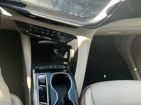 Used 2021 Buick Envision Essence FWD image 22