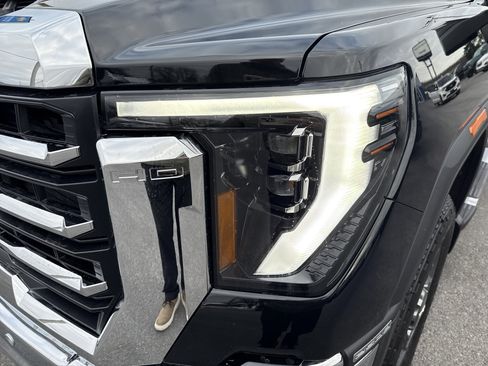 New 2026 GMC Sierra 2500 SLT w/ SLT Premium Package image 9