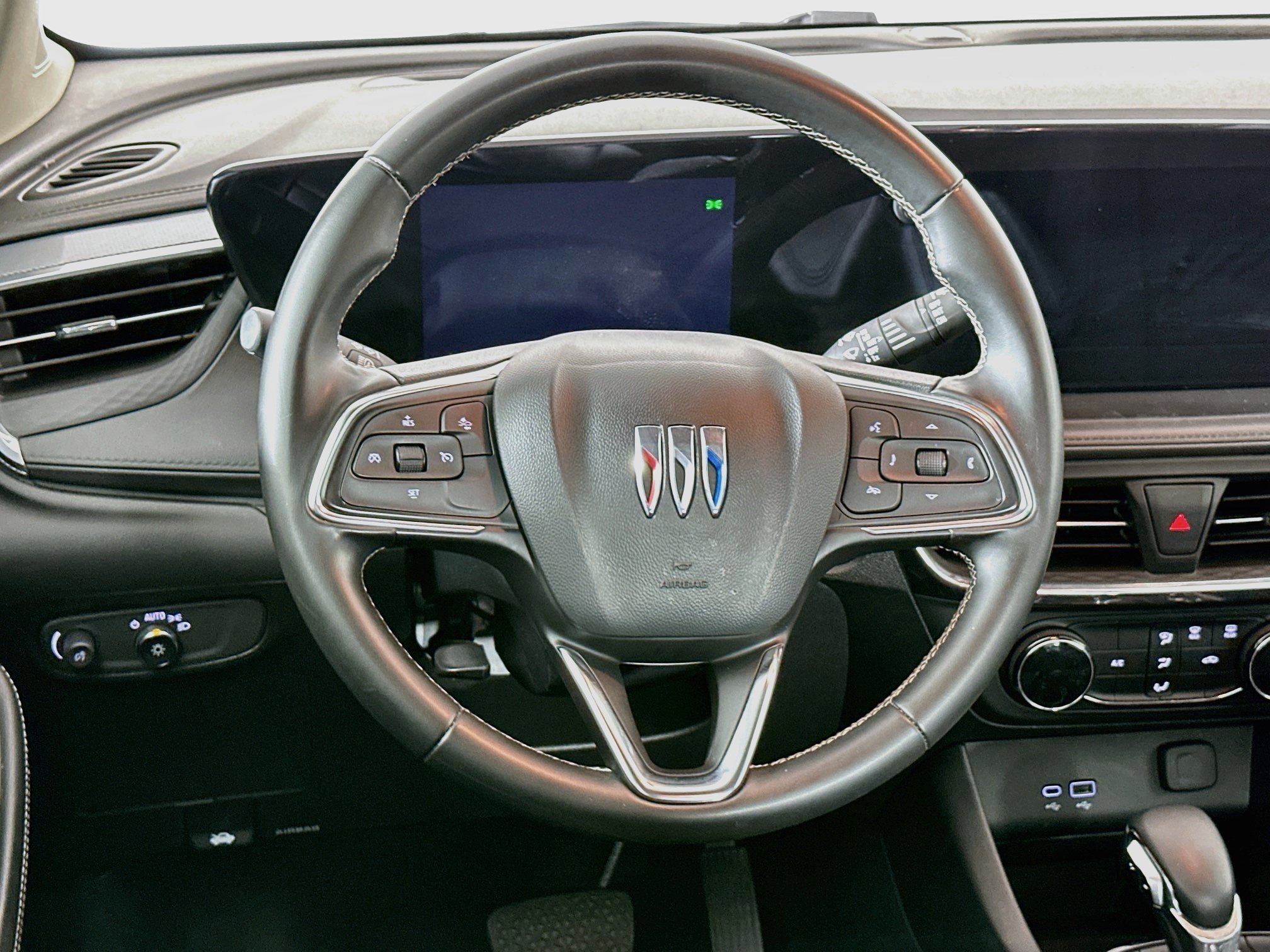 Used 2025 Buick Encore GX Preferred AWD/4WD image 18
