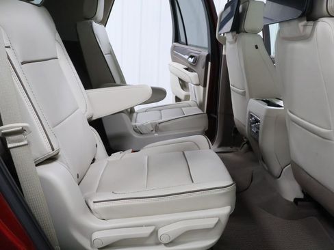 Used 2023 GMC Yukon Denali w/ Advanced Technology Package AWD/4WD image 28