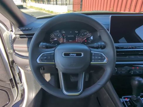Used 2025 Jeep Compass Trailhawk AWD/4WD image 21