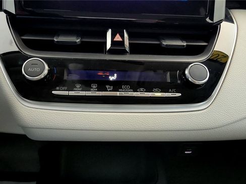 Used 2024 Toyota Corolla LE image 30