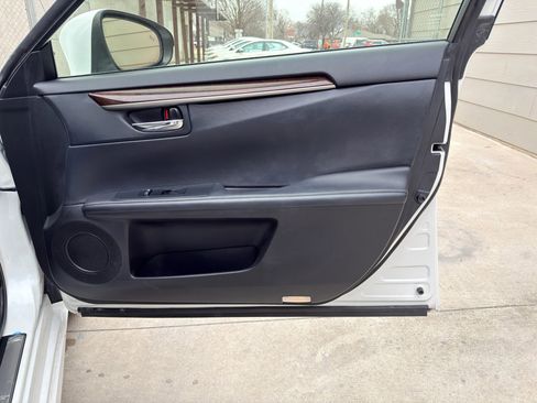 Used 2015 Lexus ES 350 w/ Luxury Package image 32