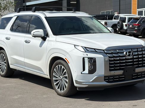 Used 2025 Hyundai Palisade Calligraphy FWD image 3