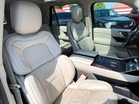 Used 2018 Lincoln Navigator Select w/ Technology Package image 10