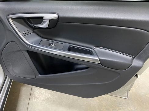 Used 2018 Volvo S60 T5 Inscription image 37