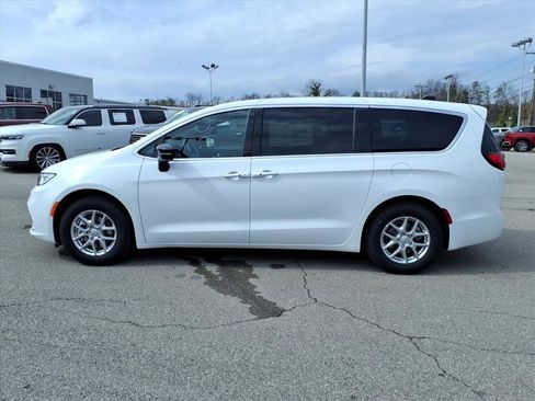 New 2026 Chrysler Pacifica Select image 7