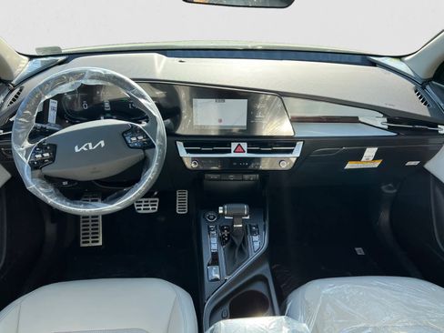 New 2025 Kia Niro EX Touring image 12