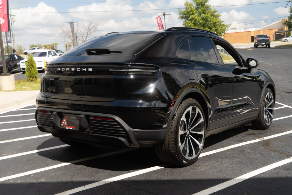 Used 2025 Porsche Macan 4 Electric AWD/4WD image 9