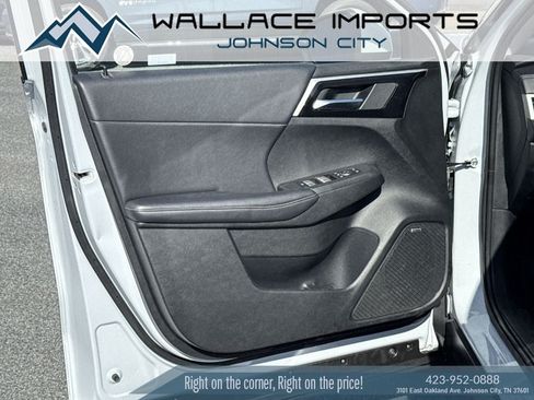 Used 2025 Mitsubishi Outlander AWD image 13