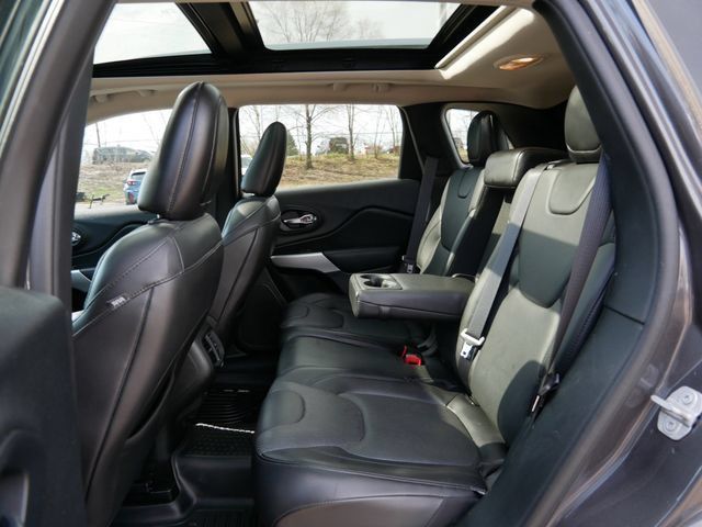 Used 2018 Jeep Cherokee Overland w/ Heavy Duty Protection Group AWD/4WD image 11