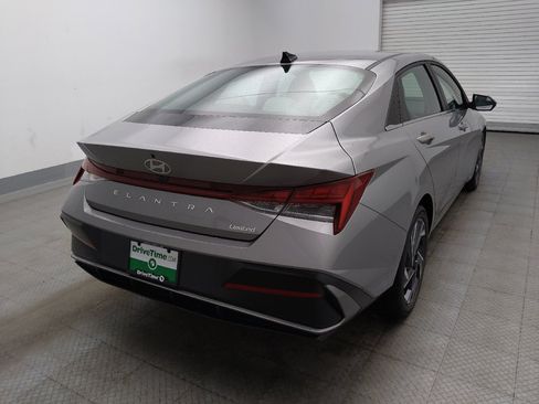 Used 2025 Hyundai Elantra Limited FWD image 7