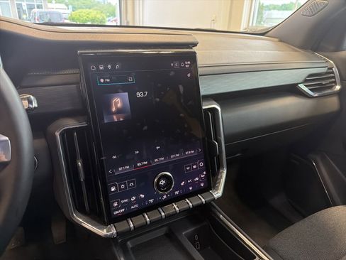 Used 2025 GMC Acadia Elevation FWD image 24
