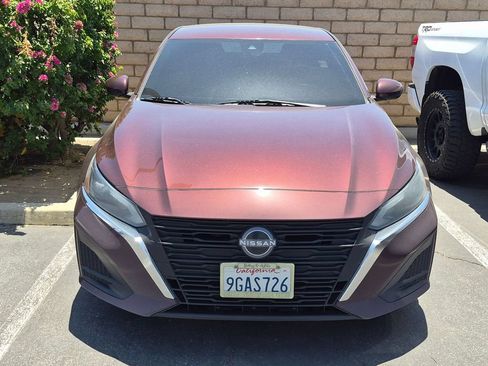 Used 2023 Nissan Altima 2.5 SV FWD image 2