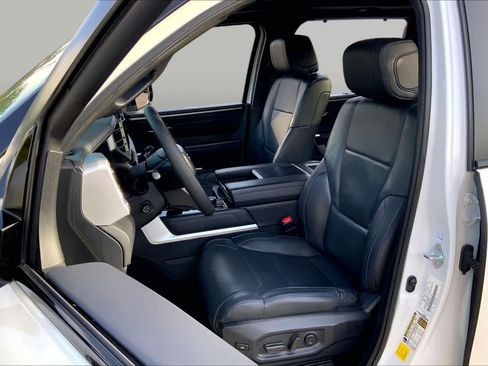 Used 2024 Toyota Tundra Platinum AWD/4WD image 8