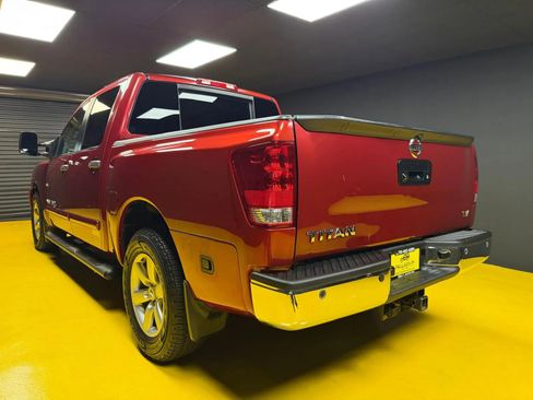 Used 2014 Nissan Titan SV w/ SV Premium Utility Package image 4