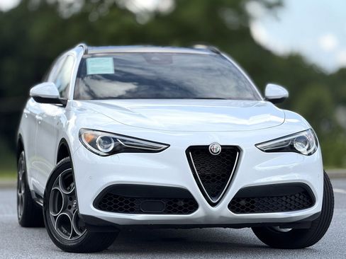 Used 2022 Alfa Romeo Stelvio Ti image 3