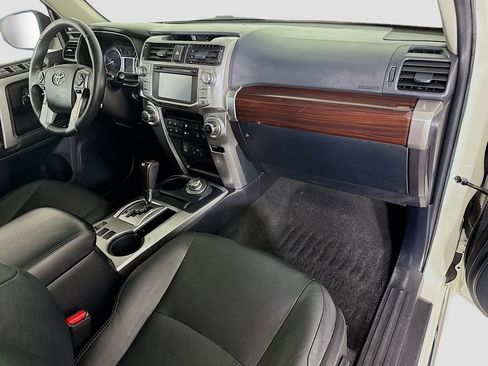 Used 2015 Toyota 4Runner SR5 image 17
