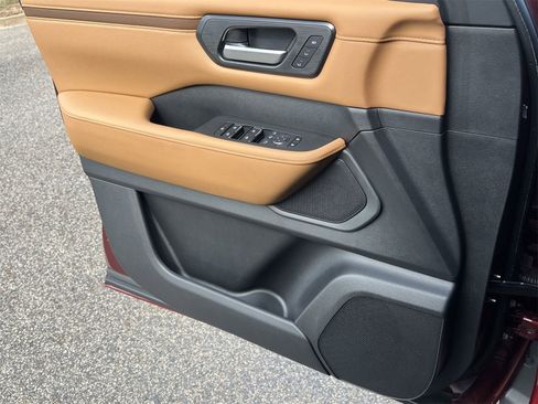 New 2025 Nissan Armada SL w/ Captain's Chari Seat Package image 17