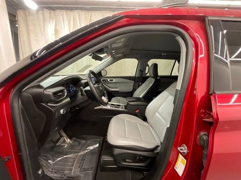Used 2021 Ford Explorer XLT AWD/4WD image 10