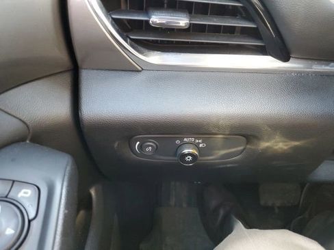 Used 2023 Chevrolet Traverse LT w/ LT Premium Package image 20