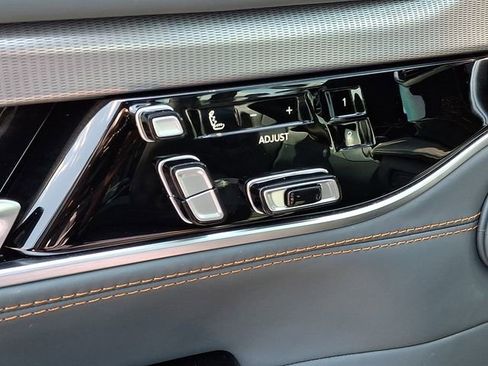 Used 2023 Jeep Grand Wagoneer L Series III AWD/4WD image 22