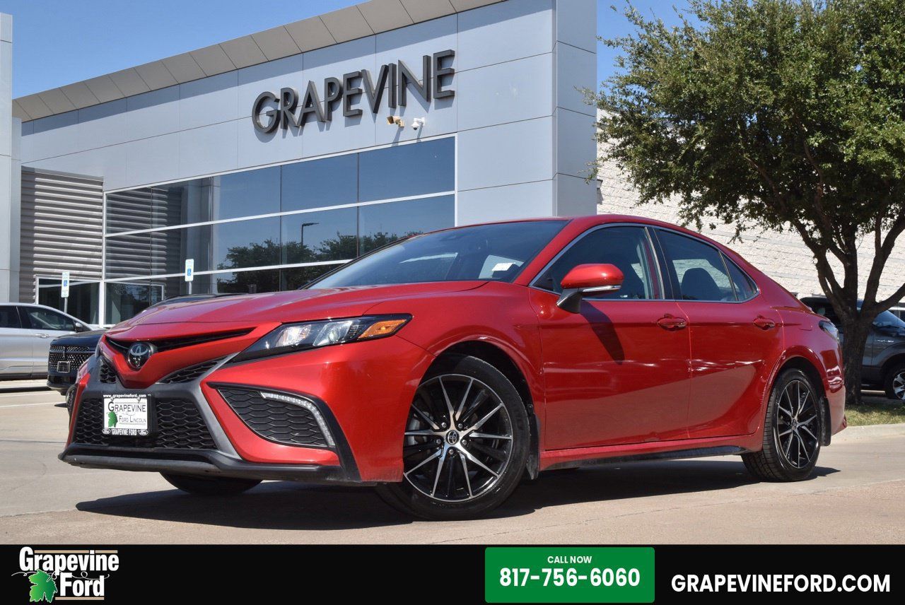Used 2022 Toyota Camry SE w/ Convenience Package FWD image 1