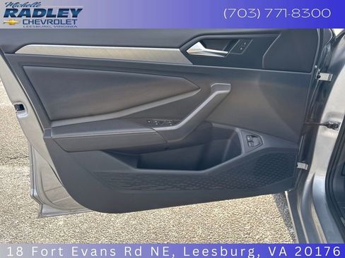 Used 2024 Volkswagen Jetta SE image 18