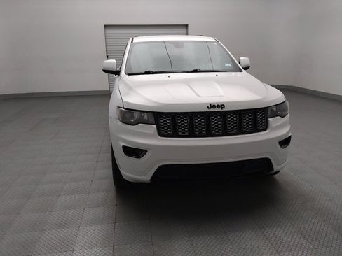 Used 2017 Jeep Grand Cherokee Altitude image 14