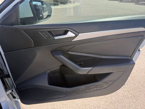 Used 2019 Volkswagen Jetta SE w/ Cold Weather Package image 16