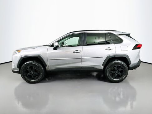 Used 2021 Toyota RAV4 XLE Premium image 4