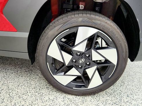 Used 2025 Hyundai Kona Limited AWD/4WD image 9