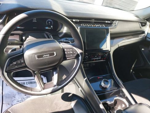 Used 2023 Jeep Grand Cherokee Altitude AWD/4WD image 14