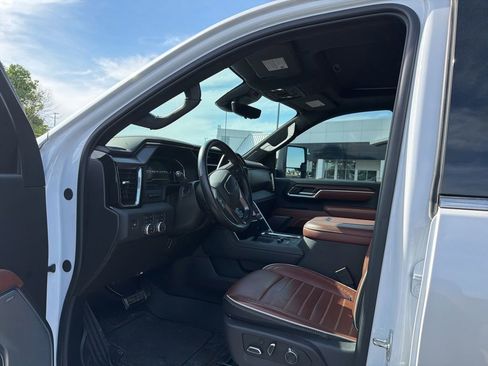 Used 2025 GMC Sierra 3500 Denali Ultimate AWD/4WD image 10