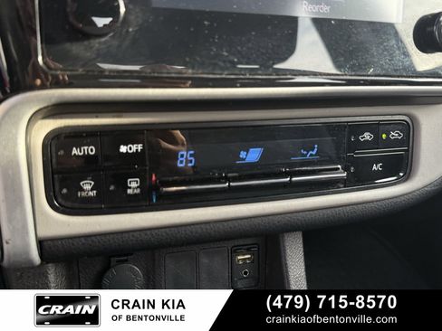 Used 2018 Toyota Corolla LE image 17