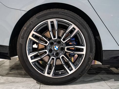 Used 2026 BMW 530i xDrive w/ M Sport Package AWD/4WD image 31