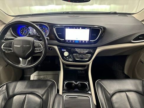 Used 2022 Chrysler Pacifica Limited image 4