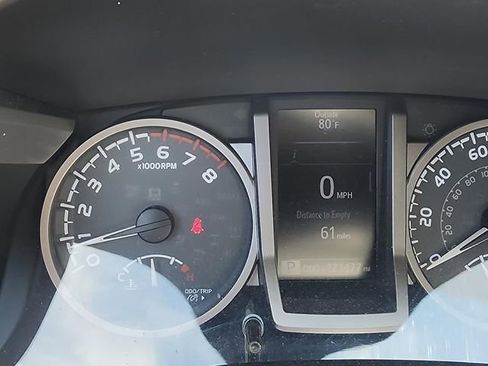 Certified 2016 Toyota Tacoma SR5 AWD/4WD image 12