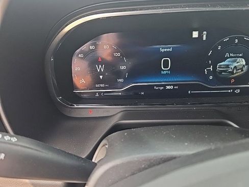 Used 2023 Chevrolet Suburban Premier image 2