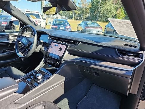 Certified 2024 Jeep Grand Cherokee Overland image 18