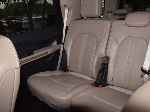 Used 2024 Ford Expedition Limited AWD/4WD image 20