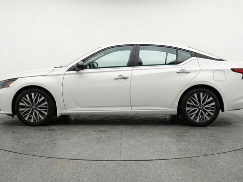 Used 2025 Nissan Altima 2.5 SV FWD image 5