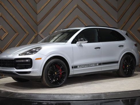 Used 2022 Porsche Cayenne Turbo image 11