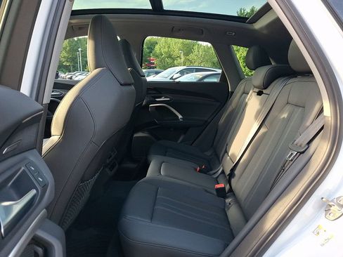 Certified 2025 Audi Q5 Prestige AWD/4WD image 17